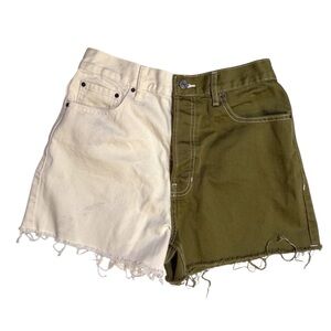 PACSUN split color olive green/cream high rise button fly Jean shorts size 28